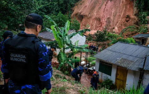 Inundaciones en Brasil dejan seis muertos y decena de miles de personas se desplazan 