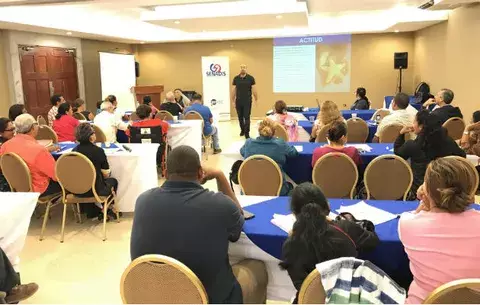Buscan formar líderes con personas de capacidades especiales 