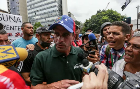 Capriles dice que protestas no se apagarán en momento de "cambio histórico"