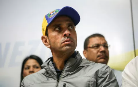 Retienen pasaporte a Capriles al intentar viajar a la ONU 