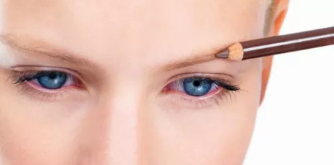 Nueva tendencia: Pelucas de cabello natural para tus cejas