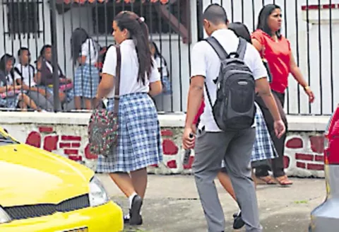 Temen acuerdo entre Colegios y Gobierno para aumento excesivo 