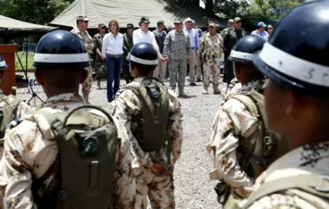 Farc entran en cónclave por “obstáculos” al acuerdo de paz 