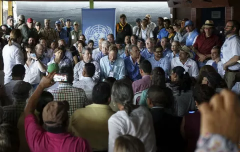 ONU entrega a primer grupo de las Farc un certificado de dejación de armas