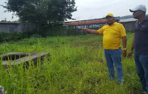 Protestan en Santa Rita por el desborde de aguas servidas 