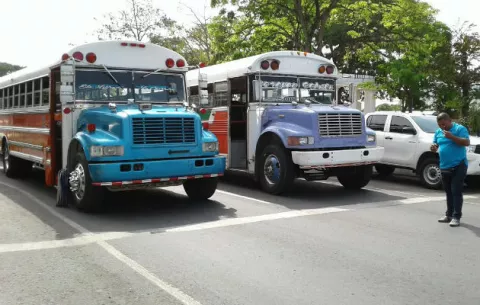 Legalizan detención de menor que apuñaló a conductora de bus