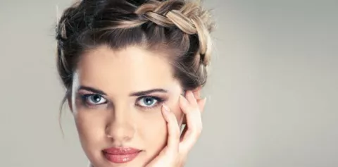 Tendencia de coronas y moños de trenzas