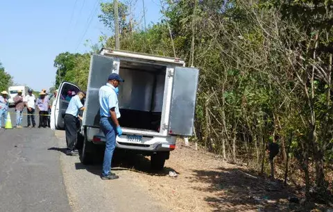 Hallan cuerpo sin vida tendido en una carretera en Tonosí