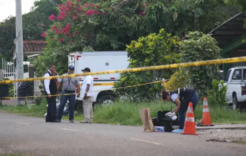 Hallan a hombre con varios impactos de balas en Limoncillo