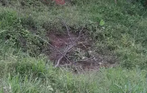 Encuentran cuerpo enterrado en Paso Canoas