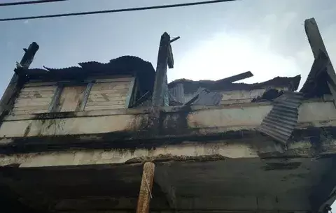 Vibración provoca desplome de parte de caserón en Colón