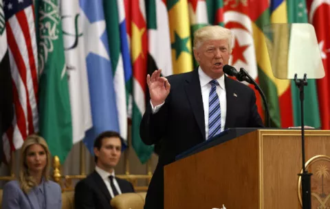 Trump pide a los países musulmanes que expulsen a los "extremistas"
