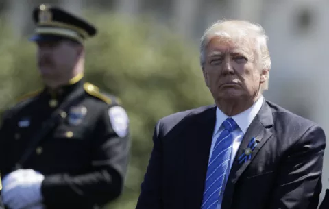 Trump dice que tiene el "derecho absoluto" a compartir información con Rusia