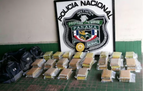 Pareja acompañada de niños viajaba con 55 paquetes de droga 