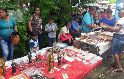 Devotos abarrotaron La Mesa para celebrar con El Señor de Los Milagros