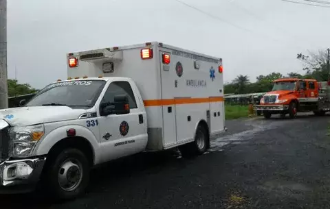 Dos trabajadores afectados por escape de gas en galera en Santiago