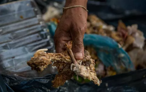 La FAO insta a pensar en lo que hay detrás de la comida antes de tirarla