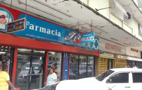 Asaltan farmacia uniformados como trabajadores de CUSA