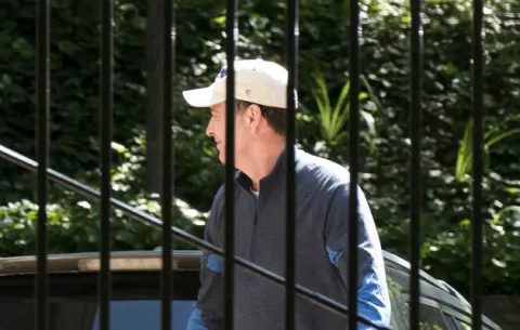Donald Trump despidió al director del FBI por falta de confianza