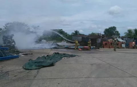 Quema de basura acabó con toldas de ferias libres del IMA