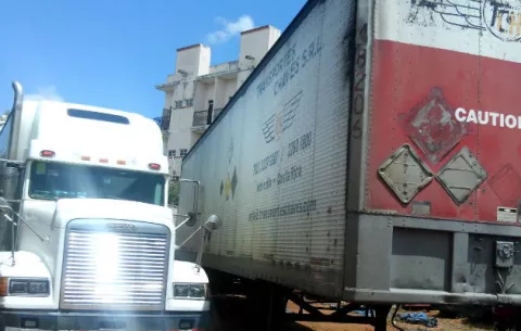 Retienen furgones ilegales ticos con placas panameñas en Chiriquí