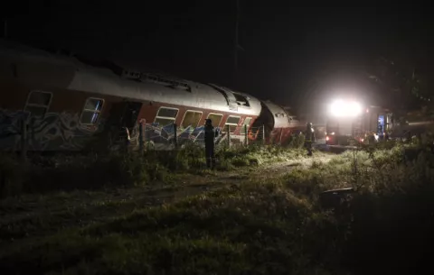 Al menos cuatro muertos tras descarrilamiento ferroviario cerca de Salónica