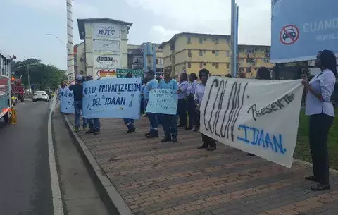 Funcionarios del Idaan también se manifiestan en Colón