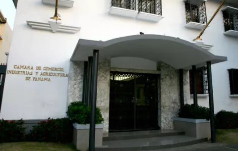 Cámara de Comercio pide respeto a la libre competencia y eliminar burocracia