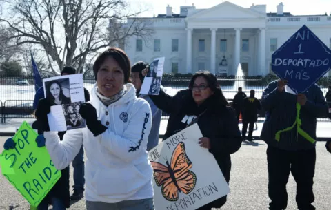 Jueces analizan restricciones migratorias de Donald Trump 