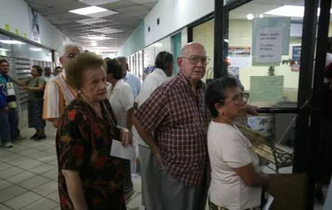 Trabajadores se oponen al aumento de la edad de  jubilación y cuotas