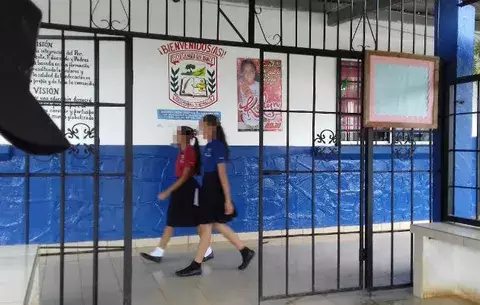 Peritos investigan correo de directora de escuela donde hubo amenazas de muerte