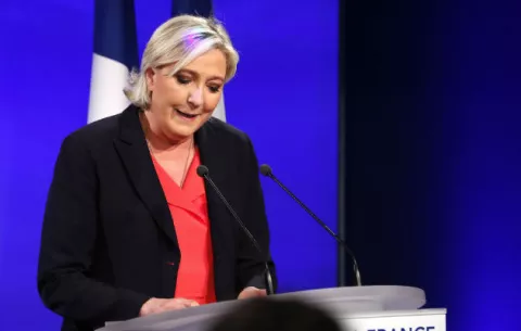 Le Pen cosecha una dura derrota pero liderará la oposición a Macron