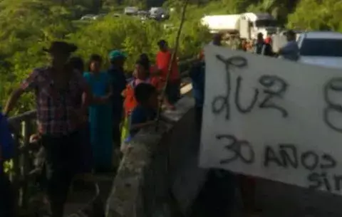 Miles de usuarios afectados por cierre en Bocas, piden energía eléctrica 