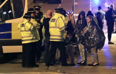 Al menos 19 muertos y 50 heridos en las explosiones del Manchester Arena
