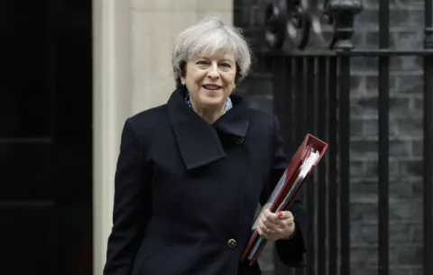 May condena el "atroz ataque terrorista" en Manchester