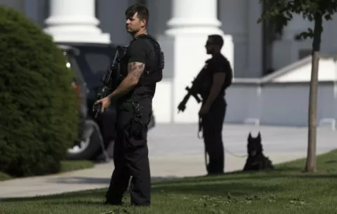Detienen en el 'Hotel Internacional Trump' en Washington, a médico con un fusil y una pistola en su auto  