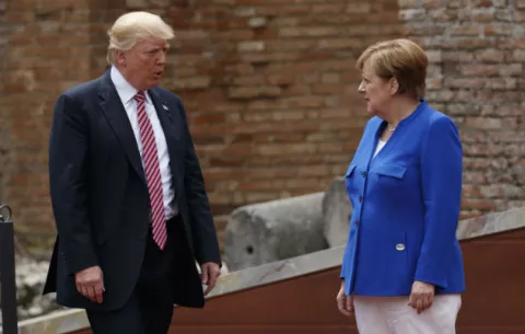 Trump dice que política comercial y militar alemana es "muy mala" para EE.UU.