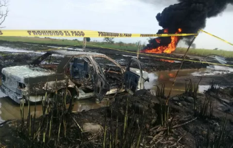 Explosión de oleoducto deja cuatro muertos en Veracruz