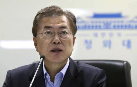Moon admite la "posibilidad de un conflicto militar" con Corea del Norte