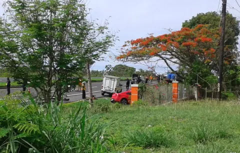 Muere al colisionar con la parte trasera de un camión 