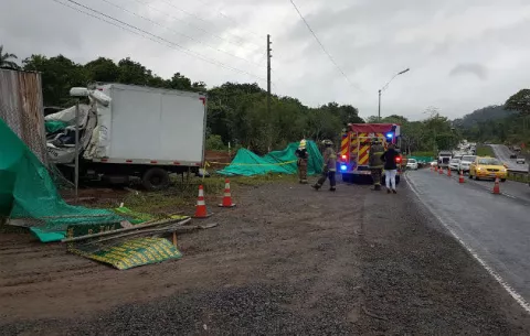 Fallece conductor de camión en accidente por Loma Cová en Arraiján