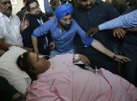 La "mujer más gorda del mundo" se va de la India con 660 libras menos