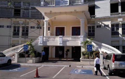 Condenan a 9 años de cárcel a dos jóvenes por robar en colegio de David