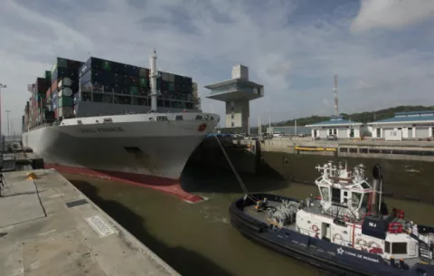 Buque paga más de $1 millón por su paso por el Canal de Panamá