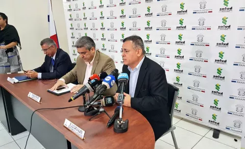 Ministro de salud Miguel Mayo promete 15 mil cirugías en seis meses