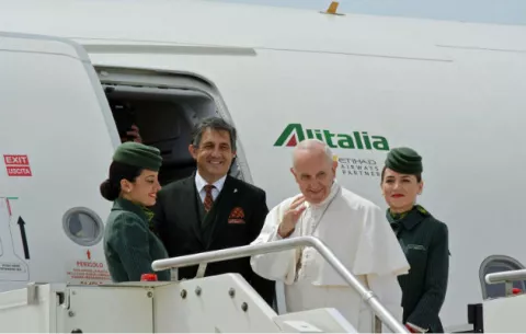 El papa llega a Portugal para participar en el centenario de las apariciones