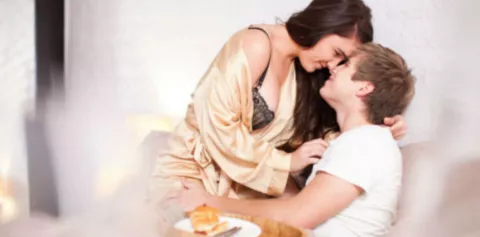 Comer piña es bueno para la relación sexual