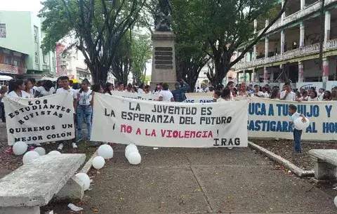 Estudiantes del Rufo Garay piden paz para Colón y no más muertes