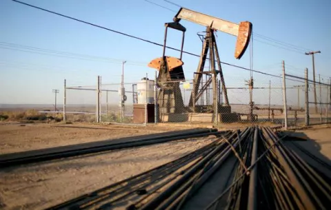 El petróleo se desploma entre dudas sobre la extensión del recorte de la OPEP