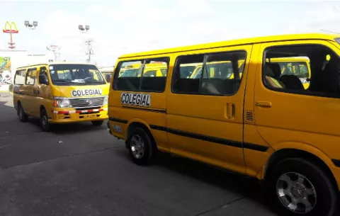 Caravana de colegiales en calles de Penonomé por "piratería" 